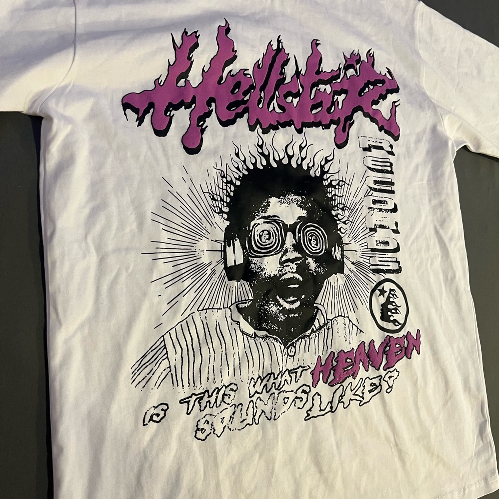 Hellstar T-Shirt – Size L

• Size: L (perfect fit or oversized look).